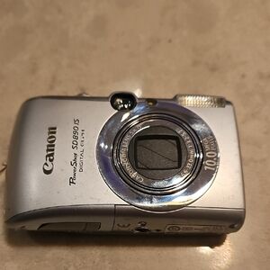 Canon PowerShot SD890 IS Digital ELPH Camera - Silver